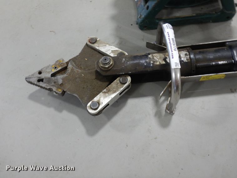 image for item MR9770 Hurst  Jaws of Life rescue tool