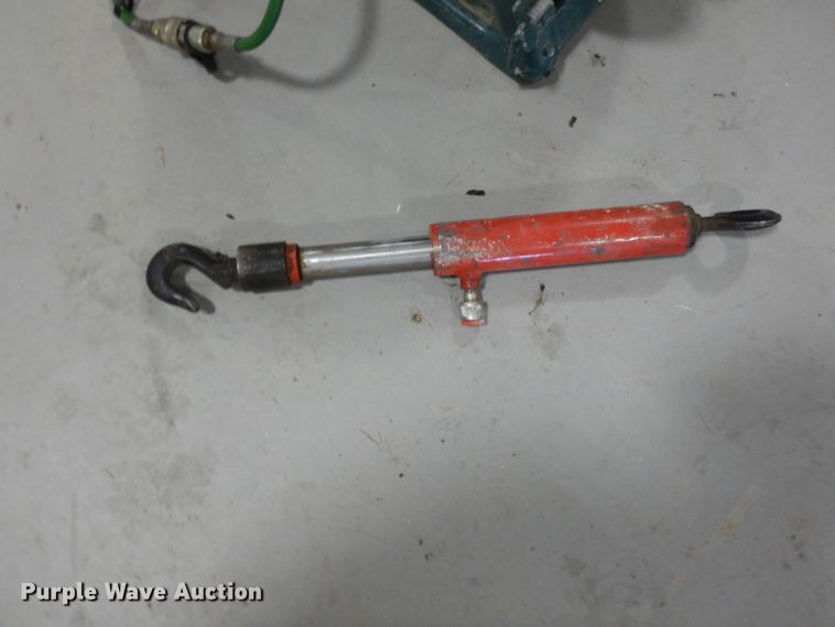image for item MR9770 Hurst  Jaws of Life rescue tool