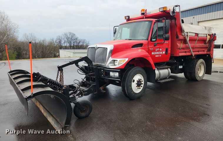 image for item MW9638 2007 International 7400  dump truck