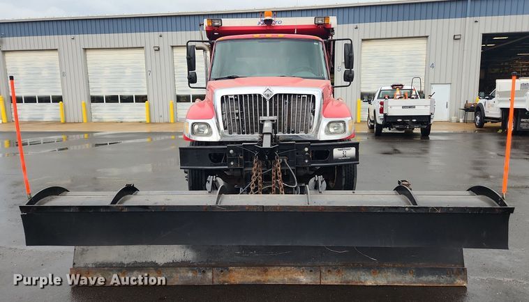 image for item MW9638 2007 International 7400  dump truck