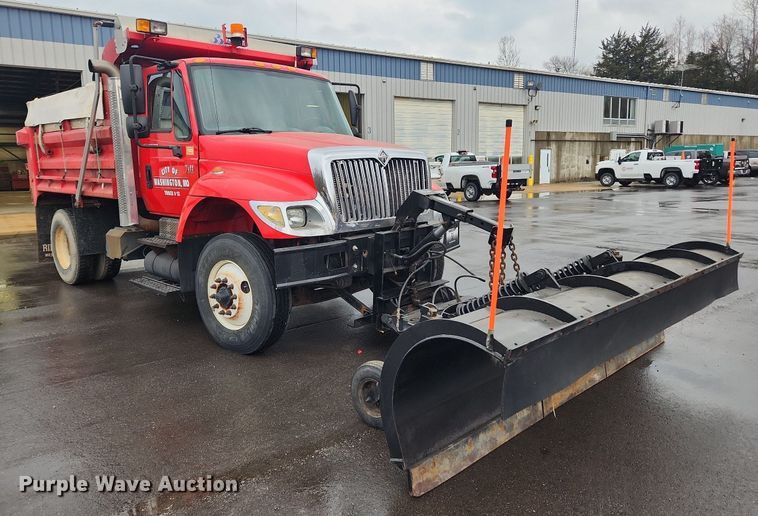 image for item MW9638 2007 International 7400  dump truck