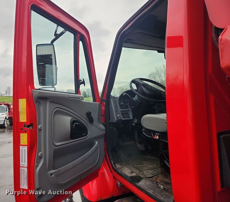 image for item MW9638 2007 International 7400  dump truck