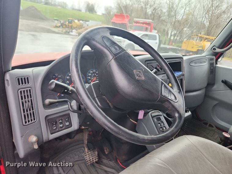 image for item MW9638 2007 International 7400  dump truck