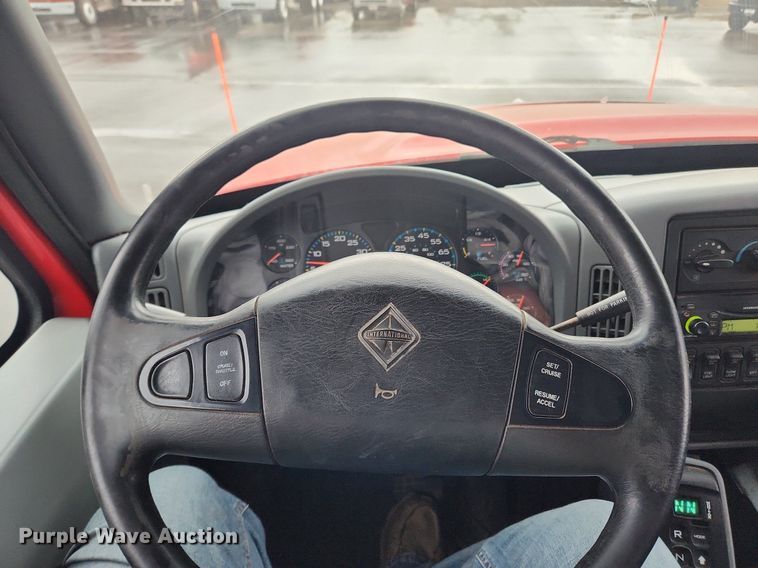 image for item MW9638 2007 International 7400  dump truck