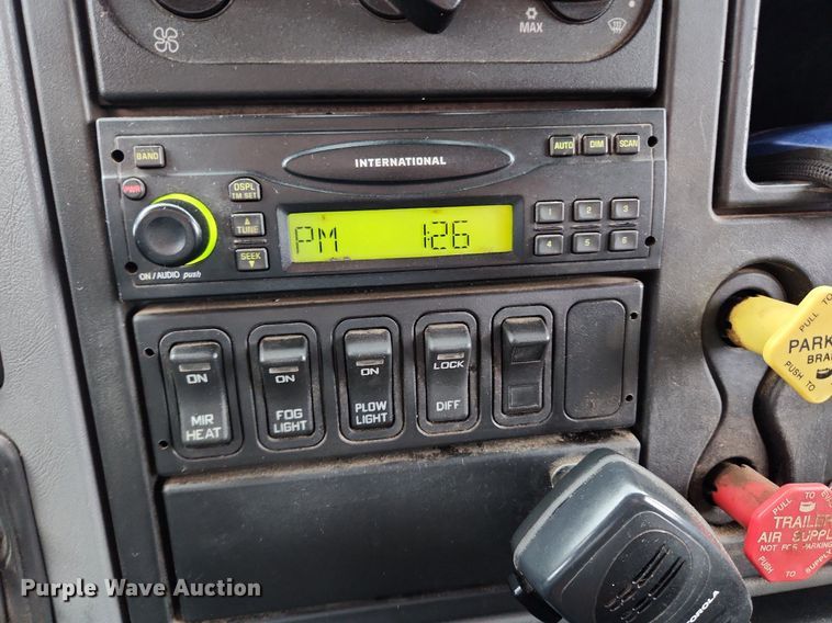 image for item MW9638 2007 International 7400  dump truck