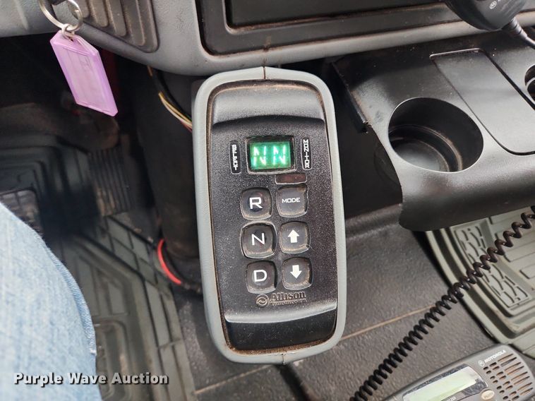 image for item MW9638 2007 International 7400  dump truck