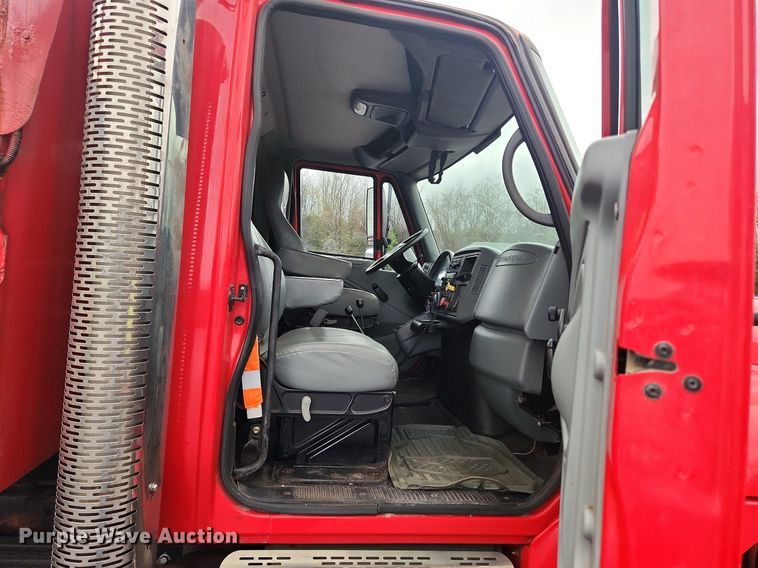 image for item MW9638 2007 International 7400  dump truck