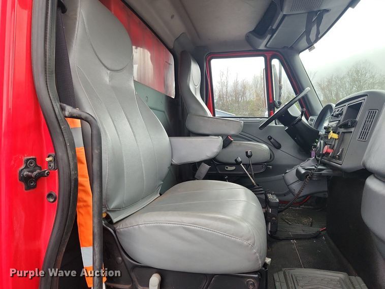 image for item MW9638 2007 International 7400  dump truck