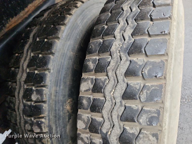 image for item MW9638 2007 International 7400  dump truck