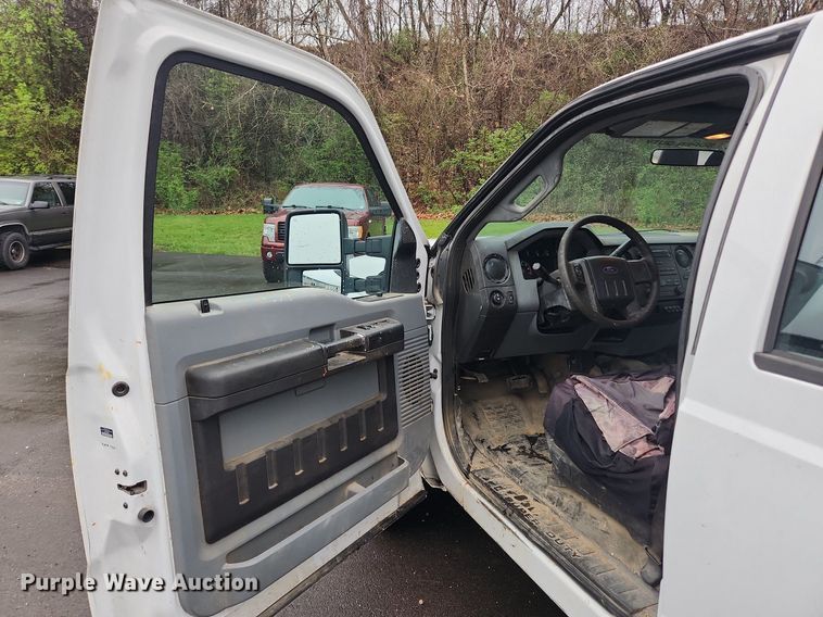 image for item MW9639 2011 Ford F250 Super Duty XL  Crew Cab pickup truck