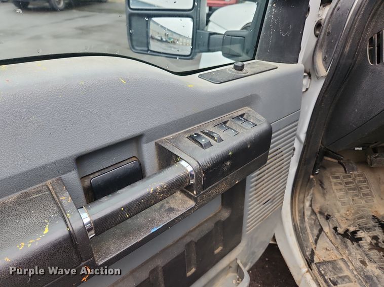 image for item MW9639 2011 Ford F250 Super Duty XL  Crew Cab pickup truck