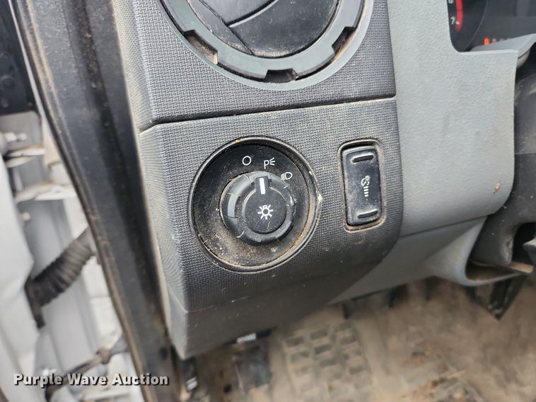 image for item MW9639 2011 Ford F250 Super Duty XL  Crew Cab pickup truck