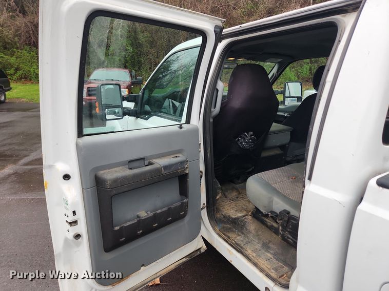 image for item MW9639 2011 Ford F250 Super Duty XL  Crew Cab pickup truck