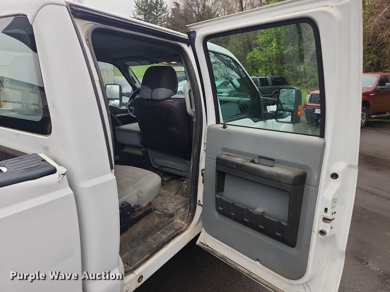 image for item MW9639 2011 Ford F250 Super Duty XL  Crew Cab pickup truck