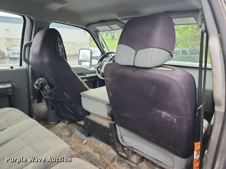 image for item MW9639 2011 Ford F250 Super Duty XL  Crew Cab pickup truck