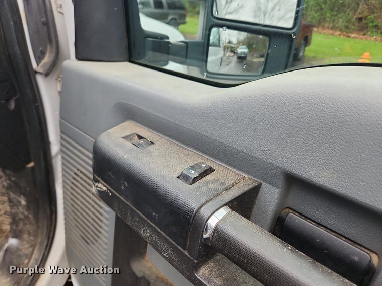 image for item MW9639 2011 Ford F250 Super Duty XL  Crew Cab pickup truck