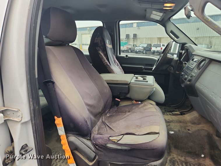 image for item MW9639 2011 Ford F250 Super Duty XL  Crew Cab pickup truck