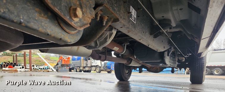 image for item MW9639 2011 Ford F250 Super Duty XL  Crew Cab pickup truck