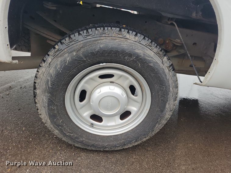 image for item MW9639 2011 Ford F250 Super Duty XL  Crew Cab pickup truck