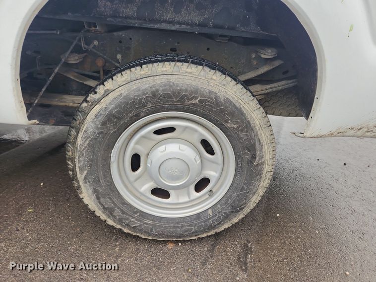 image for item MW9639 2011 Ford F250 Super Duty XL  Crew Cab pickup truck