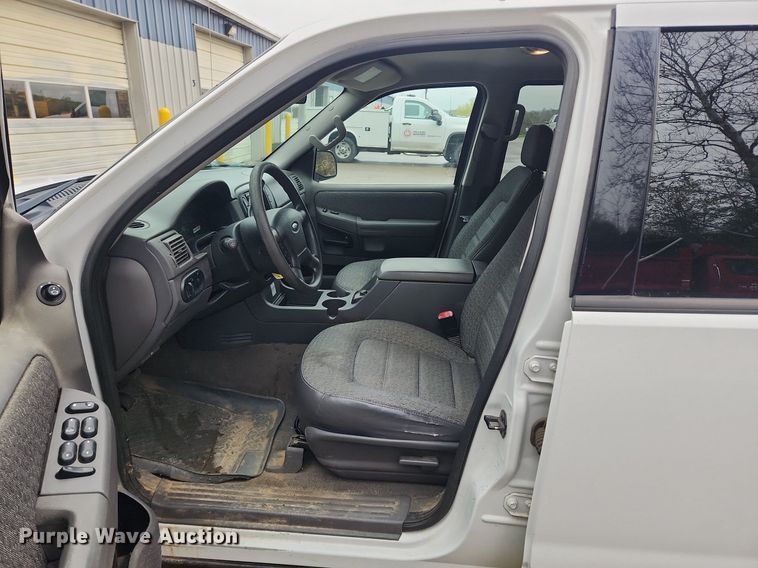image for item MW9640 2003 Ford Explorer  SUV