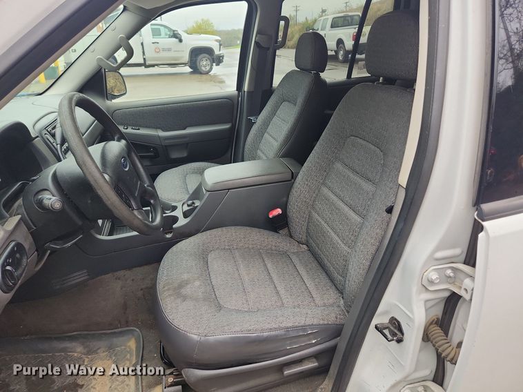 image for item MW9640 2003 Ford Explorer  SUV