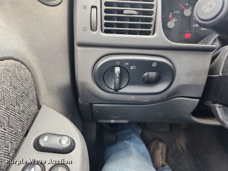 image for item MW9640 2003 Ford Explorer  SUV