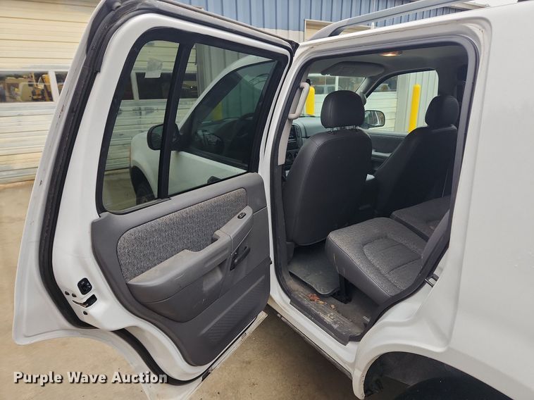 image for item MW9640 2003 Ford Explorer  SUV