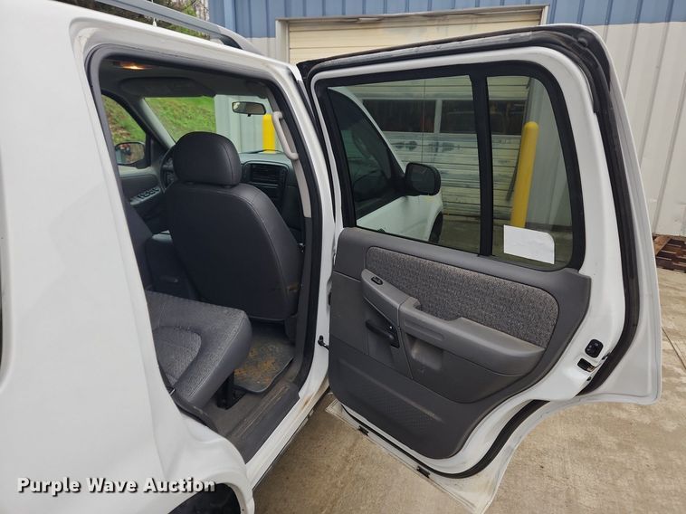 image for item MW9640 2003 Ford Explorer  SUV
