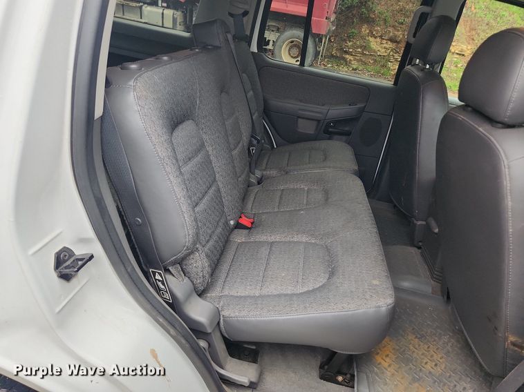 image for item MW9640 2003 Ford Explorer  SUV