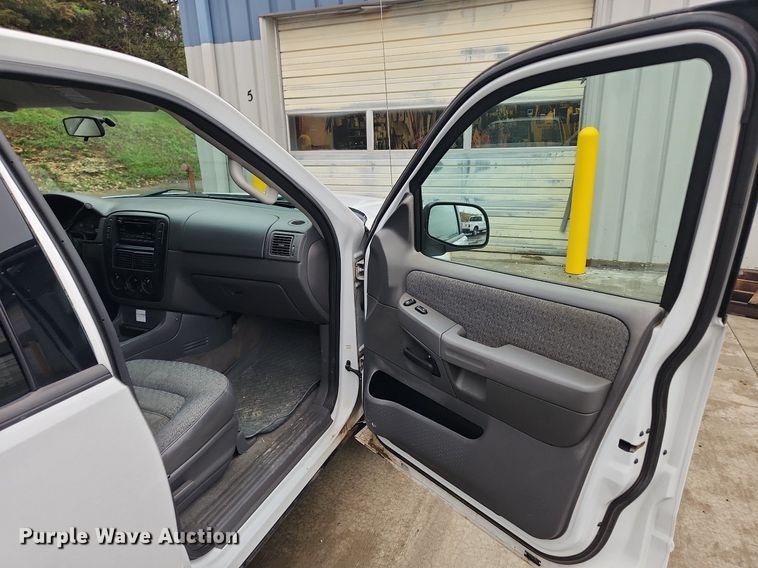 image for item MW9640 2003 Ford Explorer  SUV