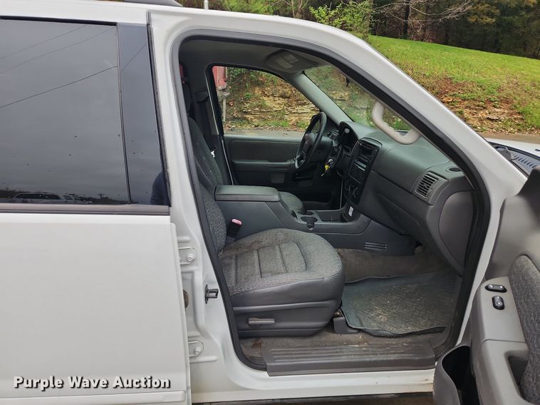image for item MW9640 2003 Ford Explorer  SUV