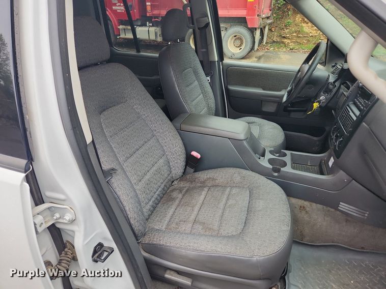 image for item MW9640 2003 Ford Explorer  SUV