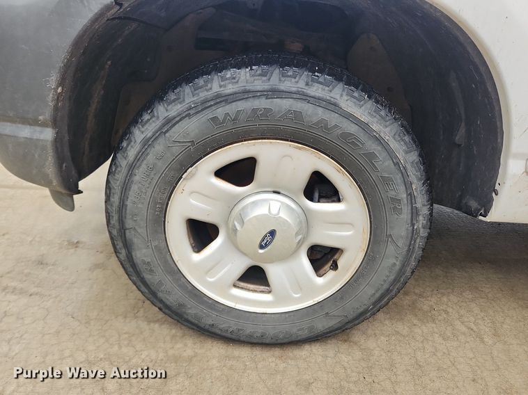 image for item MW9640 2003 Ford Explorer  SUV