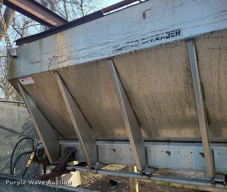 image for item MX9587 Monroe salt spreader