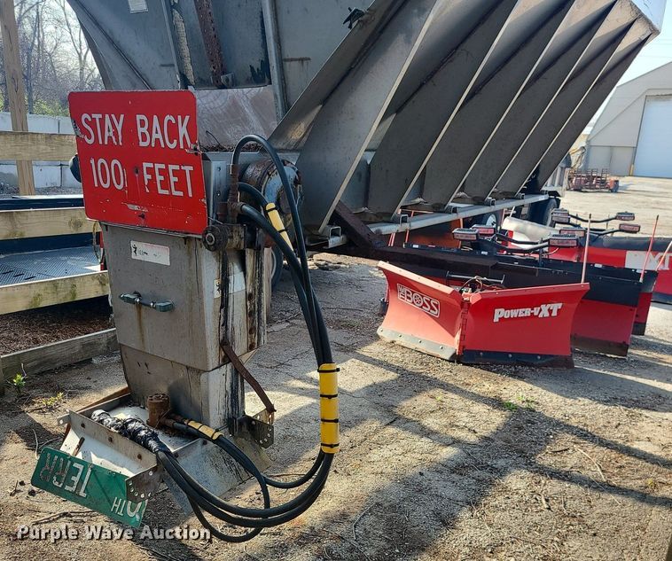 image for item MX9587 Monroe salt spreader