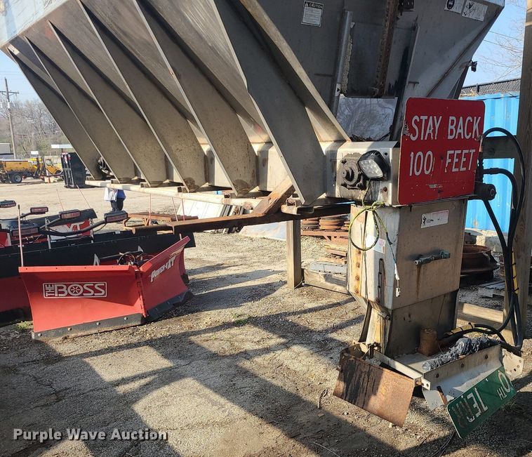 image for item MX9587 Monroe salt spreader