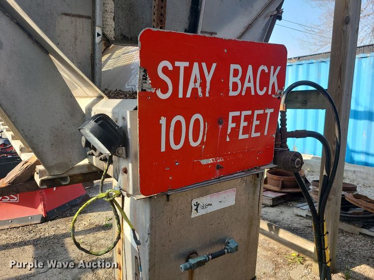 image for item MX9587 Monroe salt spreader