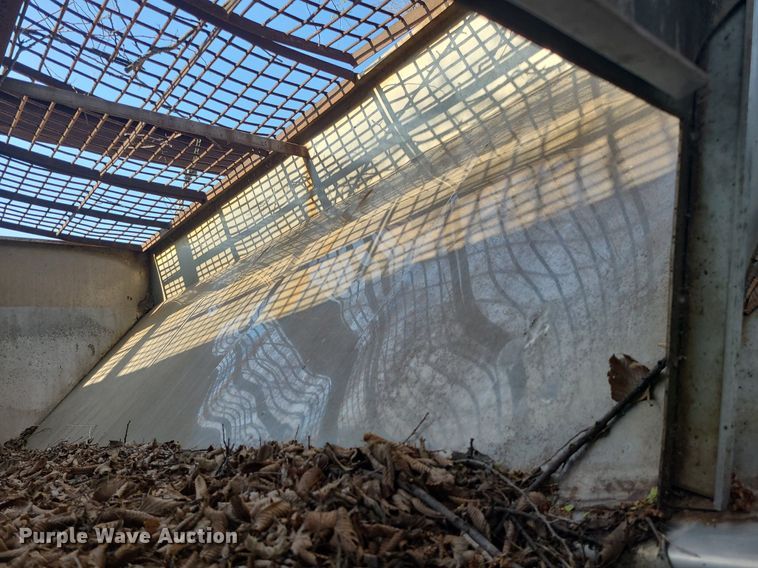 image for item MX9587 Monroe salt spreader