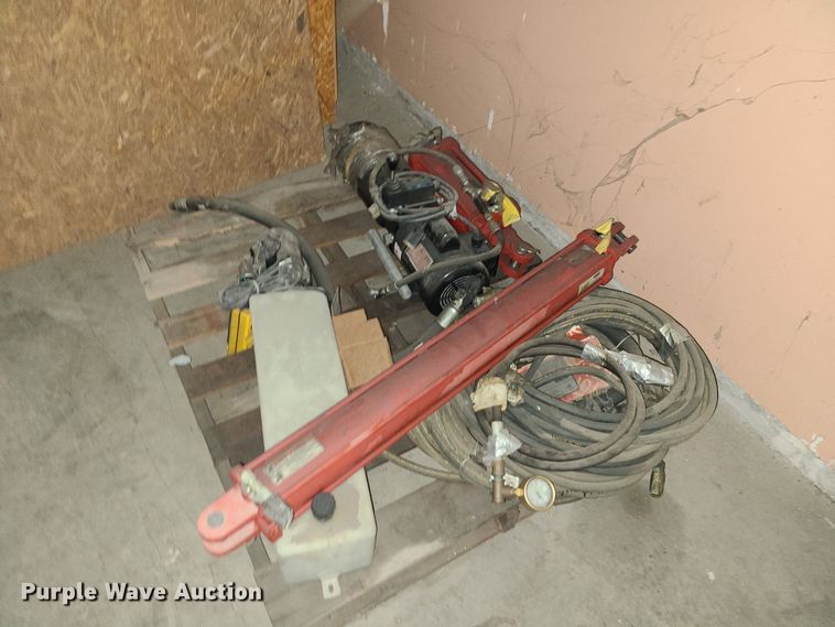 image for item MX9647 (13) aluminum windows