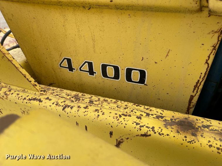 image for item MY9228 Ford 4400  tractor