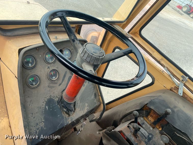 image for item MY9229 1973 Case 870 Agri-King  tractor