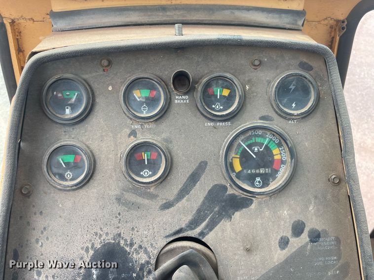 image for item MY9229 1973 Case 870 Agri-King  tractor