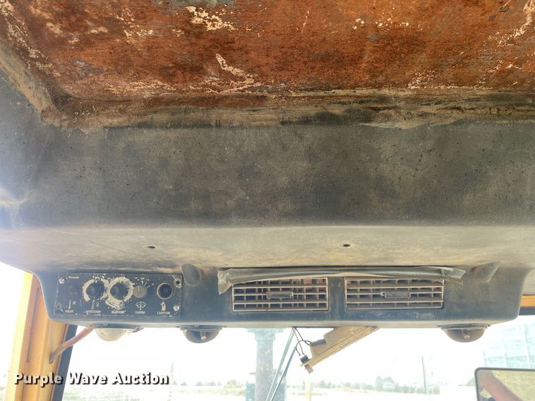 image for item MY9229 1973 Case 870 Agri-King  tractor