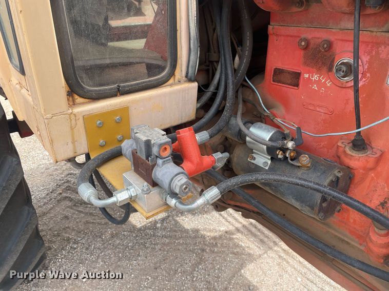 image for item MY9229 1973 Case 870 Agri-King  tractor