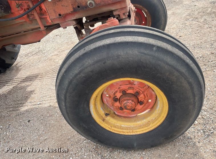 image for item MY9229 1973 Case 870 Agri-King  tractor