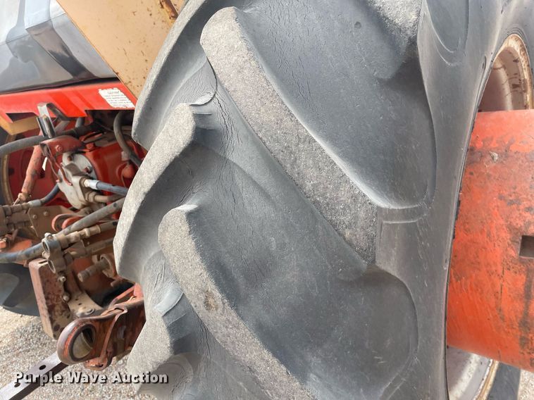 image for item MY9229 1973 Case 870 Agri-King  tractor