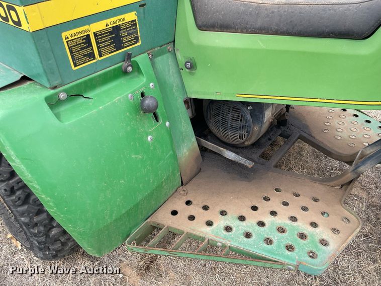 image for item MY9230 1988 John Deere AMT600  utility vehicle
