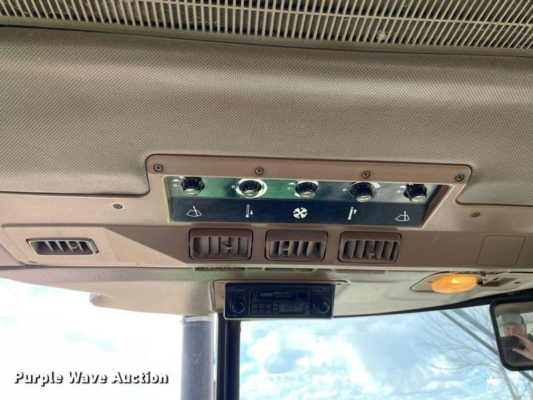 image for item MY9235 1988 John Deere 4650  tractor