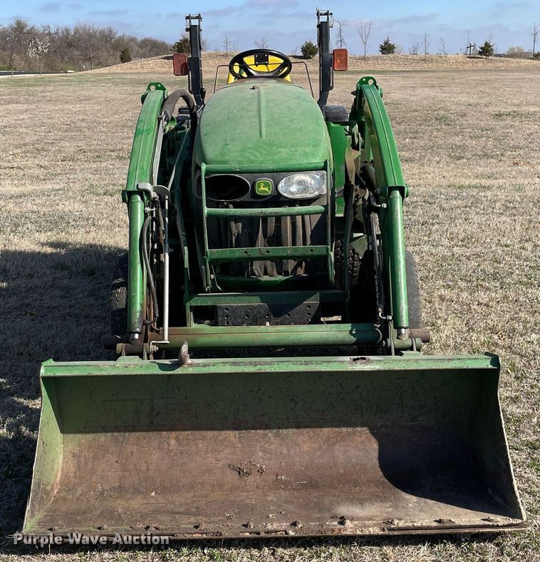 image for item MY9240 2006 John Deere 3120  tractor